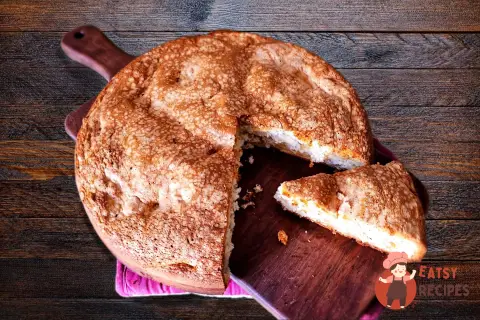 Шарлотка з антоновкою