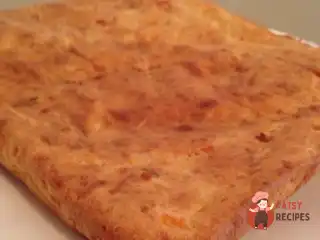 Сирний пиріг з цибулею та часником