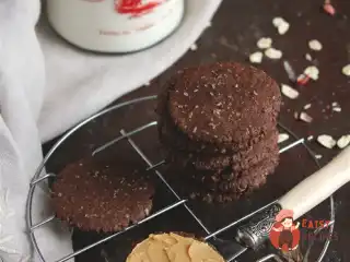 Шоколадне печиво-сендвіч з арахісовою пастою.