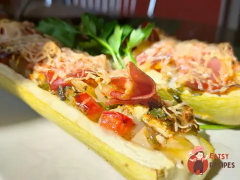 Кабачок запечений з овочами, хамоном та сиром