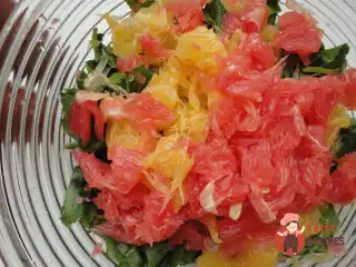 Азіатський салат зі шпинатом та апельсином