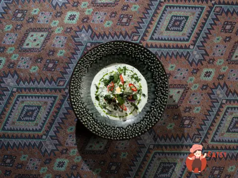 Окрошка на мацоні з куркою та зеленою аджикою