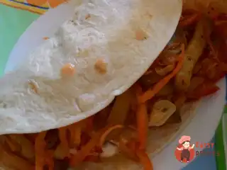 Тортілья з омлетом та овочами