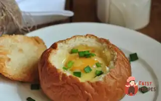 Яєчня В Булці З Шинкою