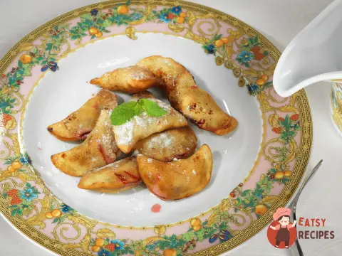 Вареники з вишнею у фритюрі