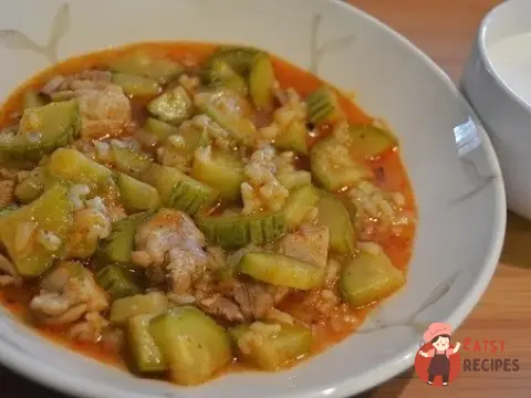 Гаряче з кабачка з курячою грудкою