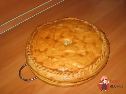 Курник з картоплею та куркою
