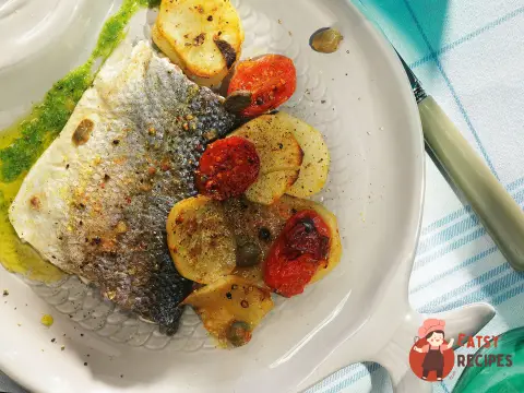 Сибас з картоплею, каперсами та помідорами