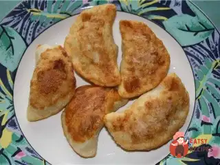 Картопляні чебуреки з куркою
