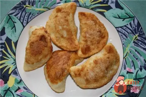 Картопляні чебуреки з куркою
