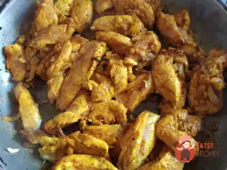 Каррі з куркою та рисом