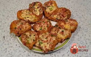 Грінки З Сиром, Ковбасою Та Зеленню На Сковороді