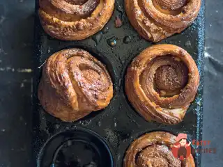 Ранкові булочки з мигдалем