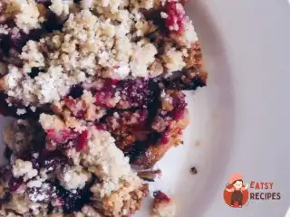 Крамболь із брусницею
