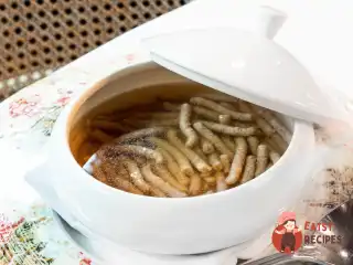 Пасателлі в курячому бульйоні