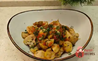 Закусочні шампіньйони на сковороді