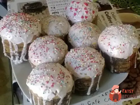 Паска з волоським горіхом та родзинками