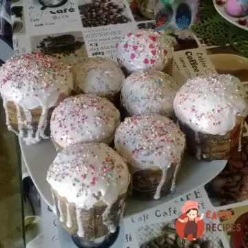 Паска з волоським горіхом та родзинками