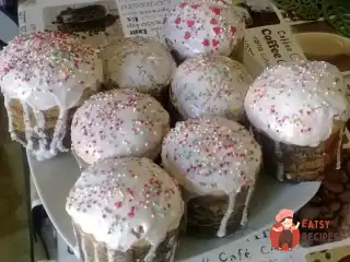 Паска з волоським горіхом та родзинками