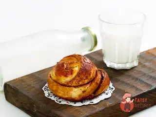 Шведські булочки з корицею