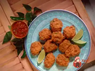 Грецькі томатні оладки з фетою (Ntomatokeftedes)