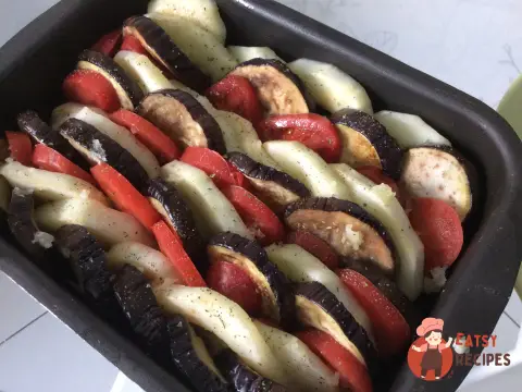 Овочева запіканка з баклажанами та кабачками