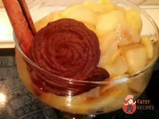 Яблучно-грушеве компоті з апельсинами та шоколадним печивом