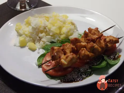 Балінезійське соте з курки з рисом та ананасами.