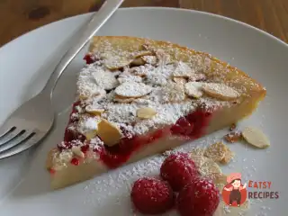 Клафуті з малиною