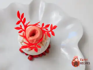 « pavlova » з полуницею