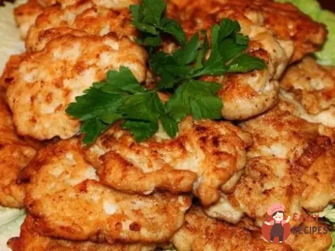 Курячі рубані котлети з плавленим сиром