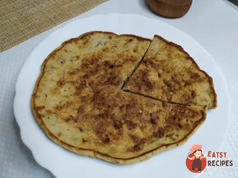 Сирна лепешка з тунцем і зеленню