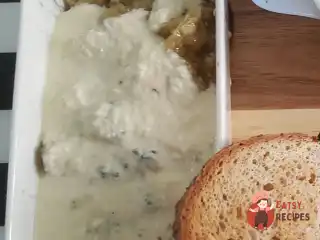 Пате з печених баклажанів із соусом із блакитного сиру