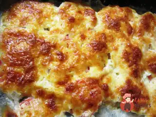 Риба, запечена з помідорами та сиром
