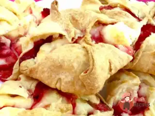 Ароматні пиріжки з яблуками та корицею