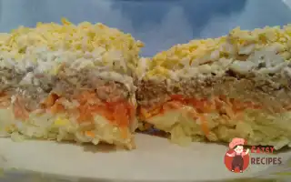 Листковий Салат З Печінкою, Картоплею Та Сиром