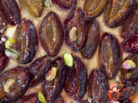 Клафуті зі сливами та шоколадом