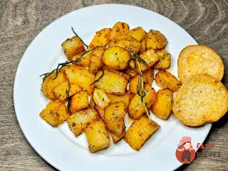 Картопля з розмарином та часником