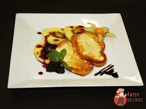 Смажена лапка з яблуками та ожиновим конфітюром