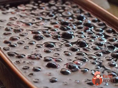 Чізкейк із чорною смородинкою