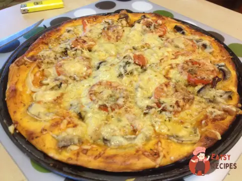 Домашня піца з куркою та грибами