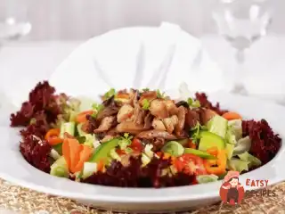 Салат із капусти з копченою тріскою