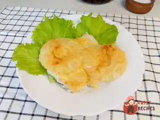 Курча з ананасами в духовці