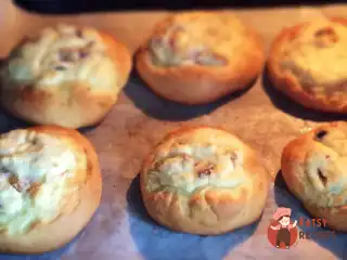 Пишна ватрушка з сиром