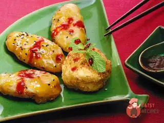 Банани в карамелі зі смаженим морозивом