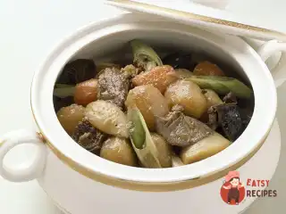 Свинина в горщику з картоплею