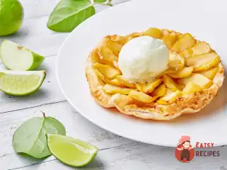 Яблучний тарт татен з морозивом