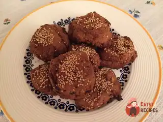 Печиво з кукурудзяного борошна з горіхами та чорносливом