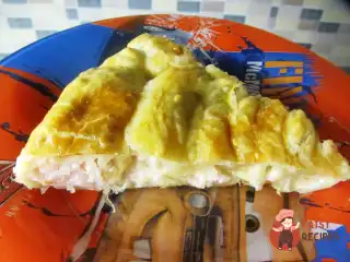 Пиріг з шинкою, сиром та зеленню