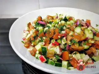 Кубанський овочевий салат із часником